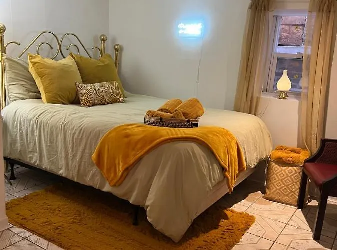 Chicago-pilsen Boho With Free Parking - Unit C *